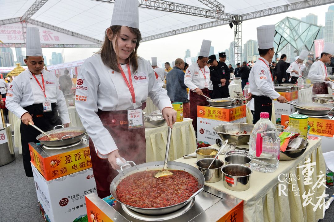 寻找匠心独运的火锅炒料师，加入我们的美食之旅！